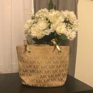 Michael Kors Gold/Tan shoulder bag.